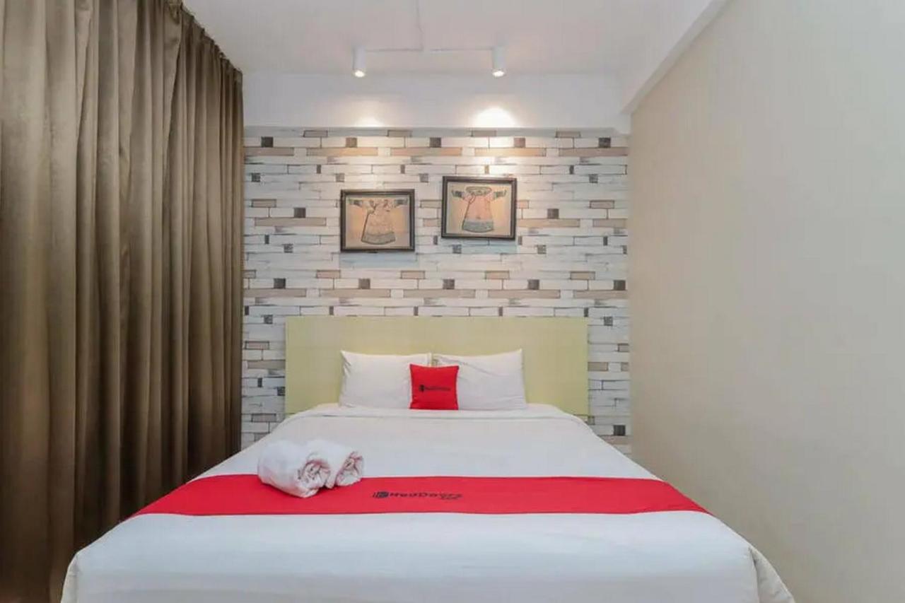 Reddoorz Plus At Riverside Malang Exteriör bild
