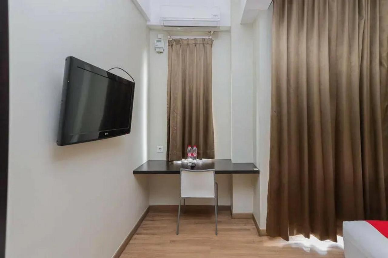 Reddoorz Plus At Riverside Malang Exteriör bild