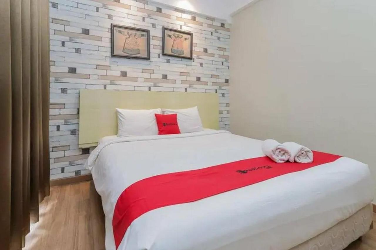 Reddoorz Plus At Riverside Malang Exteriör bild