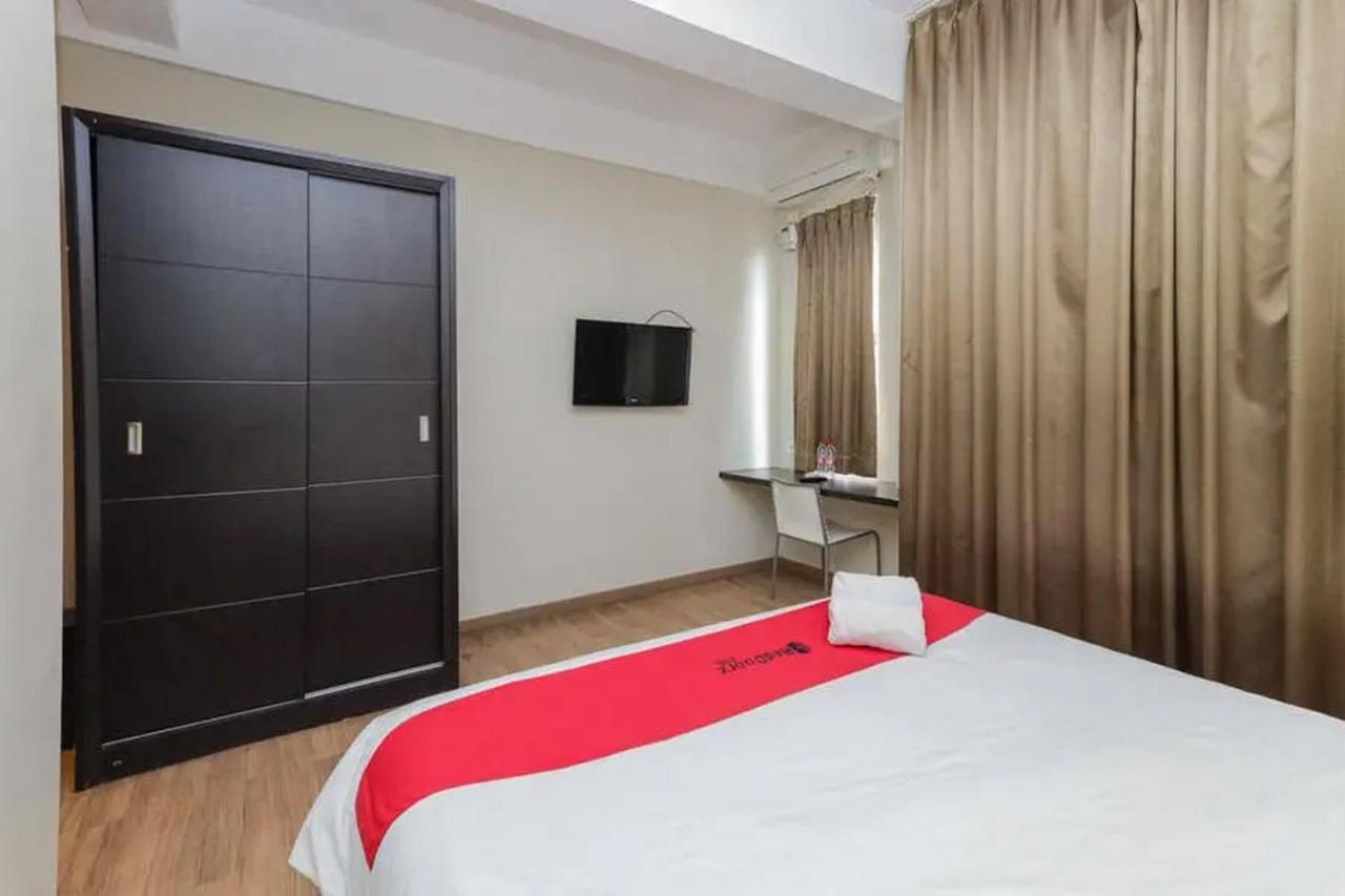 Reddoorz Plus At Riverside Malang Exteriör bild